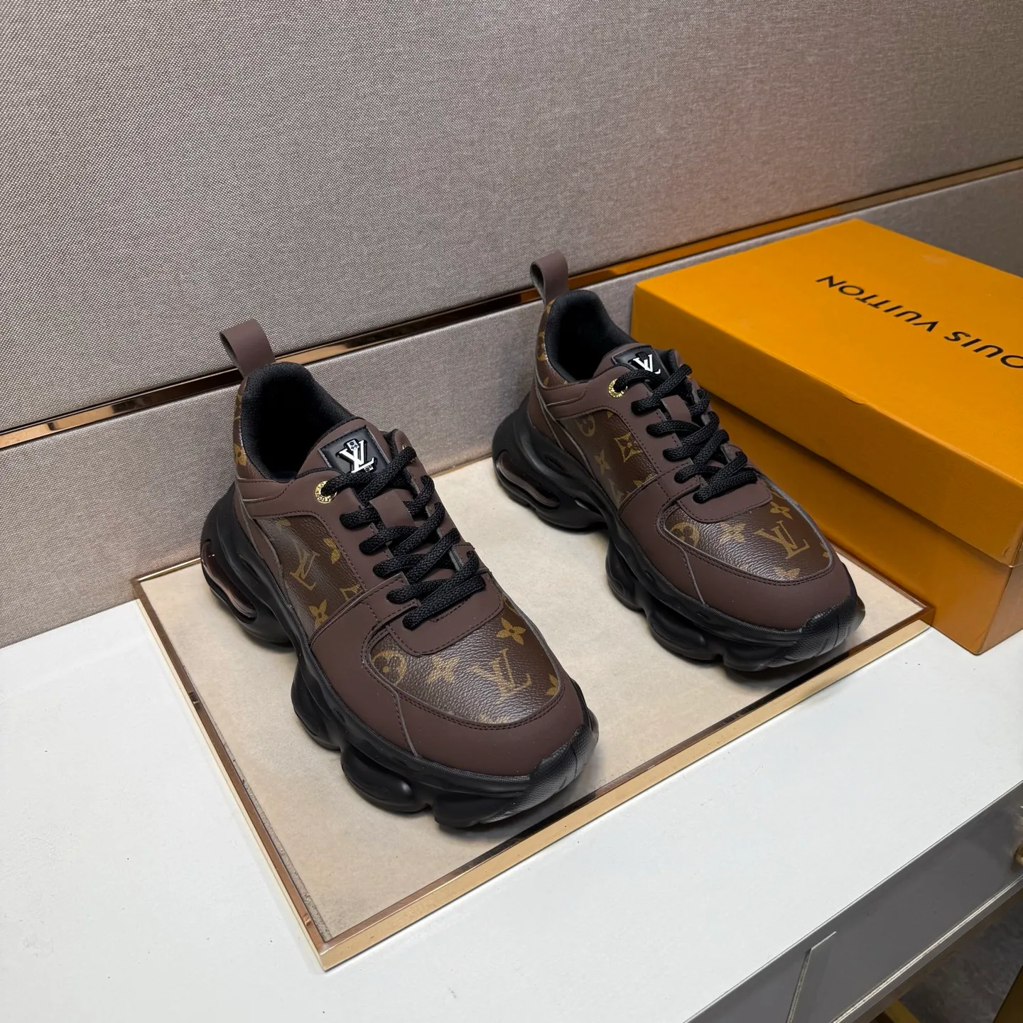⬛️Men's shoes 💰p462【LV～】Men's casual shoes 2025z cabinet sales simultaneously 🔶Size: 38-44 #️⃣ 🔷5 colors🔜The upper is made of multi-material splicing➕Mesh lining, comfortable and breathable, sole: original comfortable and wear-resistant outsole, ⚠️real thing📱photographed🎬real thing is better📢📢📢